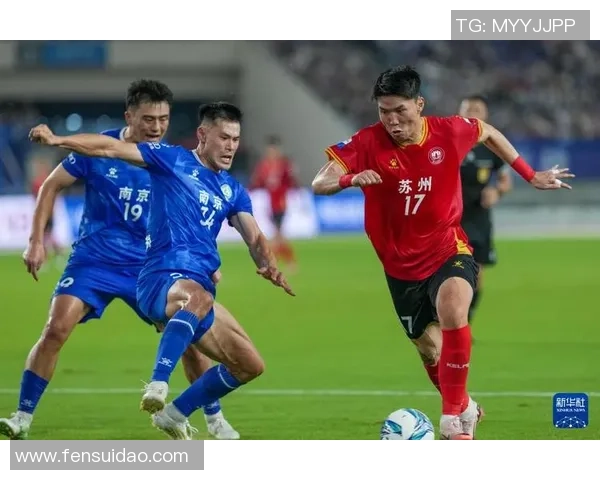 南京足球队配合引发热议球迷对战术与默契的不同看法