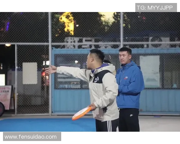 成都飞盘队与上海飞盘队赛后复盘分析意识碰撞与战术对抗